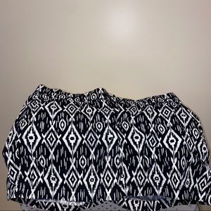 B&W printed shorts